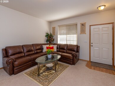 14833 NE Couch St, Portland, OR 97230 - photo 3