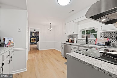 5817 Up a Way Dr, Fredericksburg, VA 22407 - photo 7