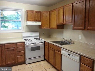 14416 Bel Pre Dr, Silver Spring, MD 20906 - photo 3