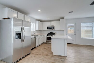 4111 Holland View Ln, Baytown, TX 77521 - photo 5