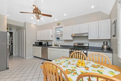 296 Kittredge St unit 298, Roslindale, MA 02131 - photo 4