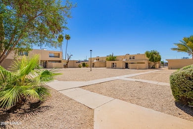 2674 N 43rd Ave unit D, Phoenix, AZ 85009 - photo 2