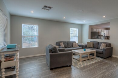 5 Living Room photo a