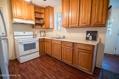 747 N Thompson St-26