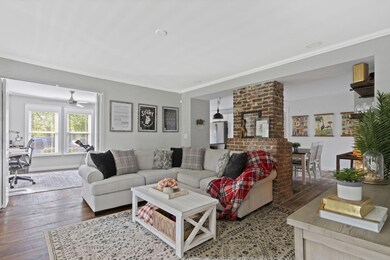 935 Pine Grove Ave, Johnson City, TN 37601 - photo 5