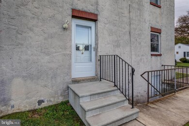 125 Broomall St unit B, Folsom, PA 19033 - photo 2