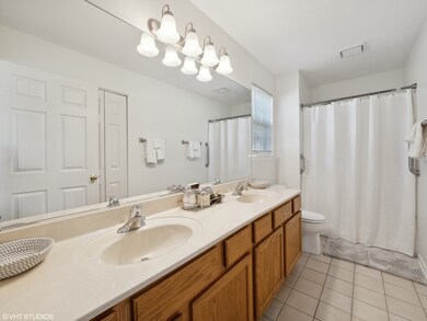 305 Buckingham Cir unit 2A, Elgin, IL 60120 - photo 6