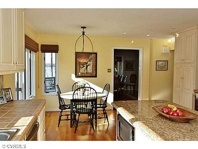 Exterior Front - Breakfast nook