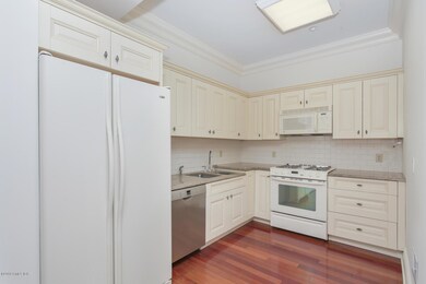 2 Dearfield Dr unit 2B, Greenwich, CT 06831 - photo 4