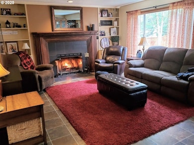 626 SE Greenway Dr, Gresham, OR 97080 - photo 5