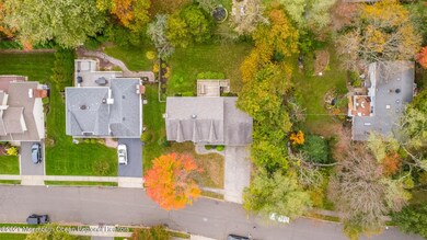 1 Matawan Green Ln, Matawan, NJ 07747 - photo 3