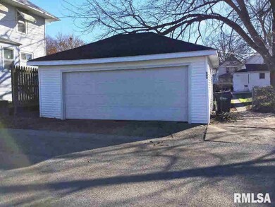 808 W Locust St, Davenport, IA 52804 - photo 2