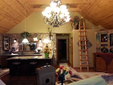 GREAT ROOM & WET BAR