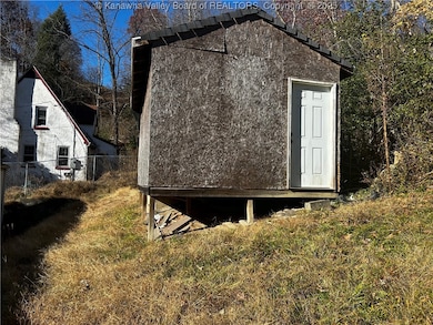 1842 Oakridge Dr unit B, Charleston, WV 25311 - photo 6