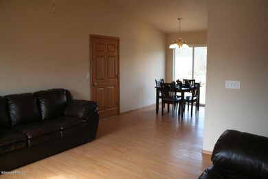 Living room/Dining area