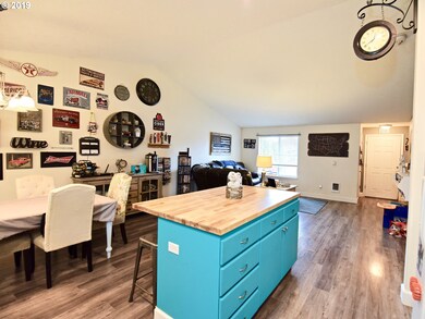 1038 Mountain View Ln, Molalla, OR 97038 - photo 6