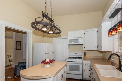 729 N Pearl best kitchen
