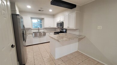 This kitchen is a chef's dream!  Look at the beaut