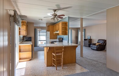 kitchen,breakfast bar