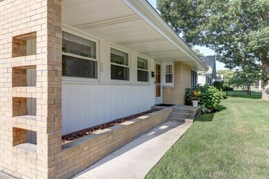807 E Pinzon St, Tuscola, IL 61953 - photo 6