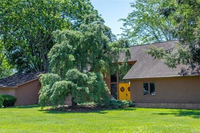 430 Wedgewood Dr, Easton, PA 18045 - photo 2