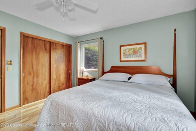3218 S Cambridge Rd, Lansing, MI 48911 - photo 7