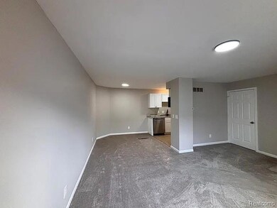 28177 Raleigh Crescent Dr unit 102, Chesterfield, MI 48051 - photo 3