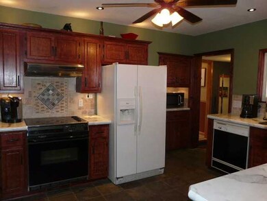 2385 Tremainsville Rd, Toledo, OH 43613 - photo 5