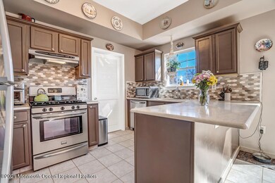 103 Nutmeg Rd, Matawan, NJ 07747 - photo 2