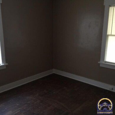 2216 SW Fillmore St, Topeka, KS 66611 - photo 6