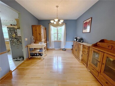 26998 Valeside Ln, Olmsted Falls, OH 44138 - photo 4