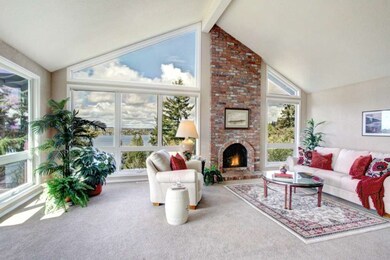 8424 W Mercer Way, Mercer Island, WA 98040 - photo 2