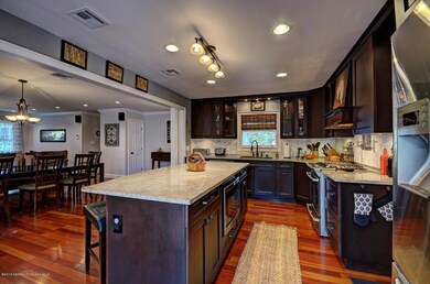 13 Island Pl, Custom Kitchen Island