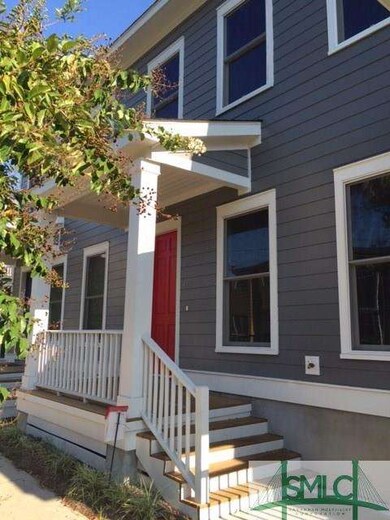 412 E 32nd St Front entry/steps