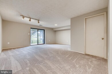 4713 Grand Bend Dr, Catonsville, MD 21228 - photo 5