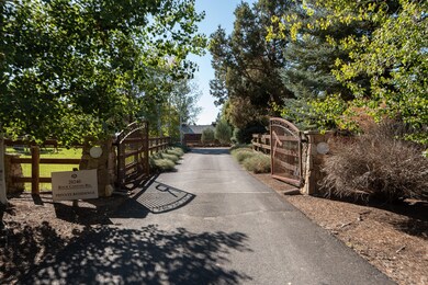 06Entry gate