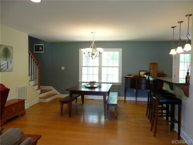 Nice size dining area with eat in bar