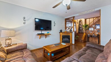 Family Room-010-021-1920x1080