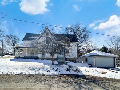 290 N Mill St, Freeport, IL 61032 - photo 4