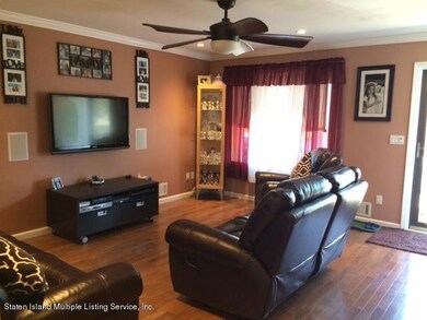 24 Larch Ct unit 554, Staten Island, NY 10309 - photo 2