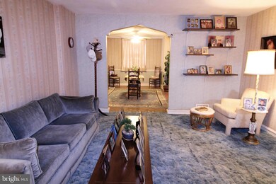 6002 Loretto Ave, Philadelphia, PA 19149 - photo 4