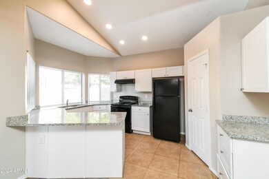 005-photo-kitchen-14065317