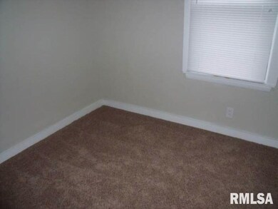 1415 E High St, Davenport, IA 52803 - photo 4