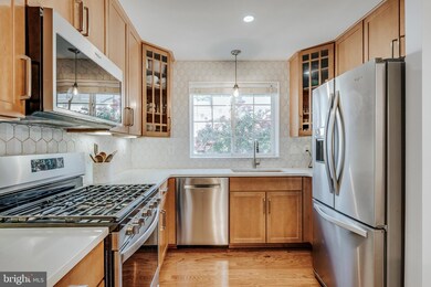 4129 S Four Mile Run Dr unit 301, Arlington, VA 22204 - photo 6