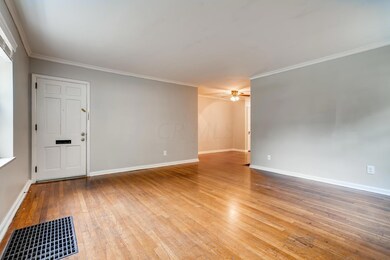 1143 S Cassingham Road-large-003-003-Liv