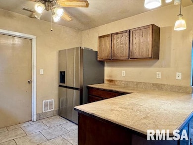 635 8th Ave S, Clinton, IA 52732 - photo 4