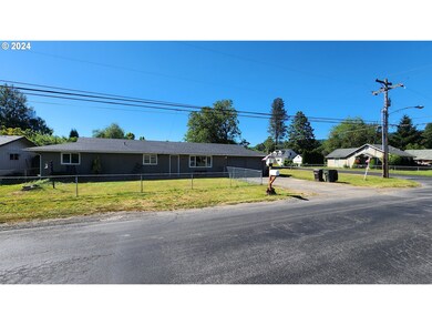 2661 32nd Ave, Longview, WA 98632 - photo 2