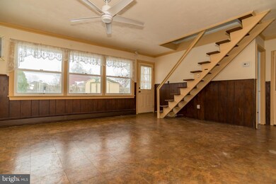 12 Honeysuckle Ln, Levittown, PA 19055 - photo 7