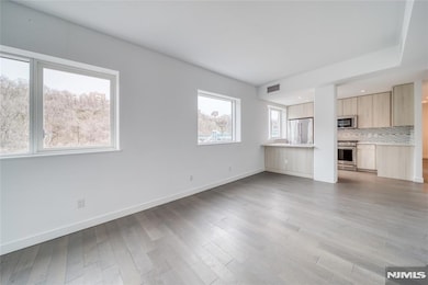 Avora unit 323, Weehawken, NJ 07086 - photo 2