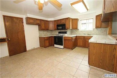 Large Kitchen with eating area